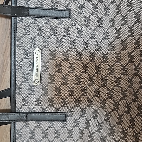 Michael Kohrs purse/tote  11X20 - Picture 2 of 6